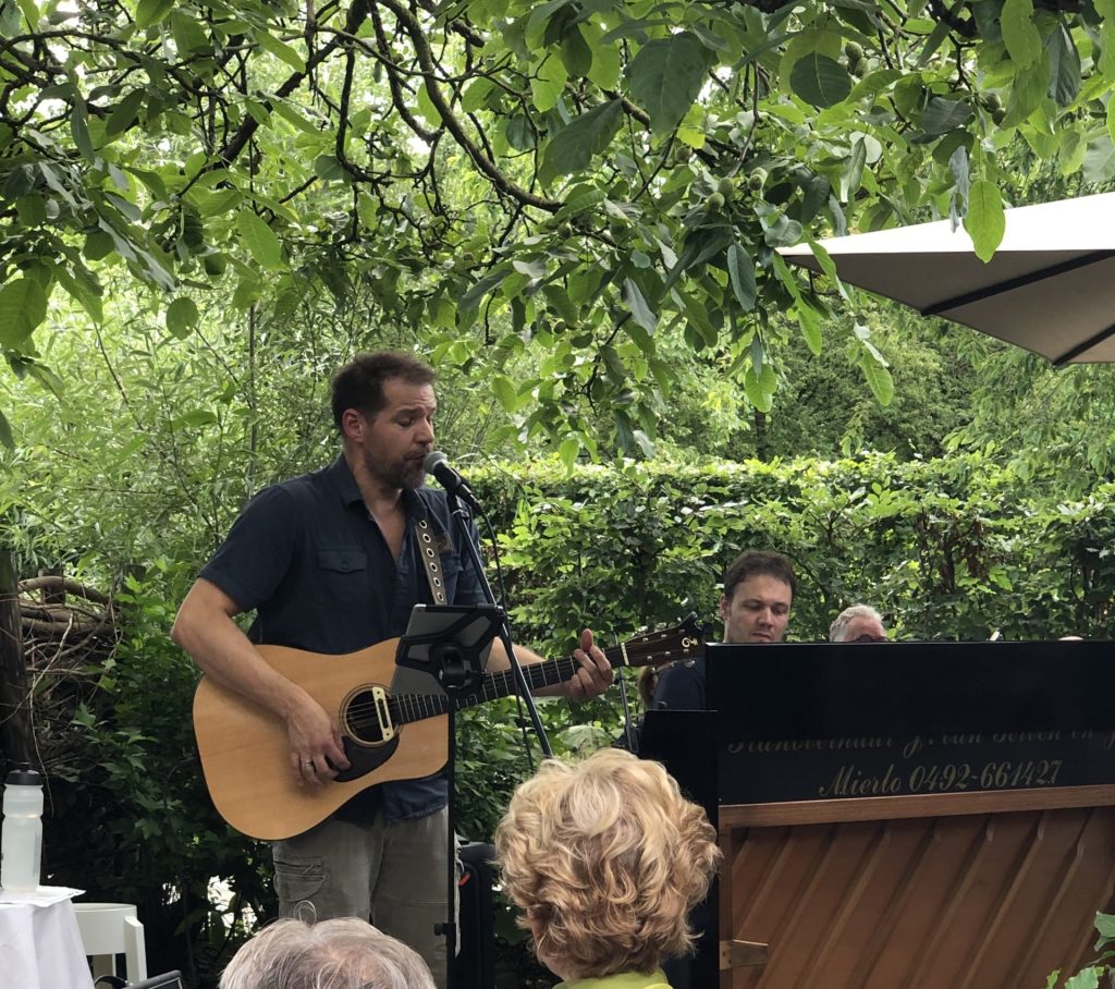 Buitencafé met René van Kooten