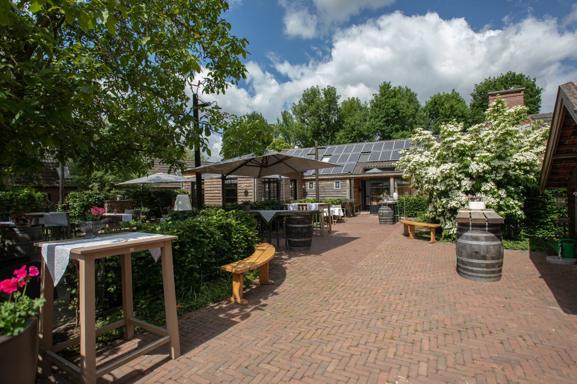 Feestzaal huren best: Wat maakt een locatie geschikt voor vertrouwelijke overnamegesprekken?